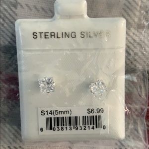 Shiny Earrings sliver diamond look